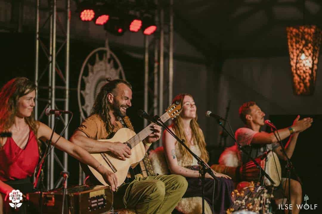 Elias Widukind Singer songwriter world music in concert live The Netherlands.